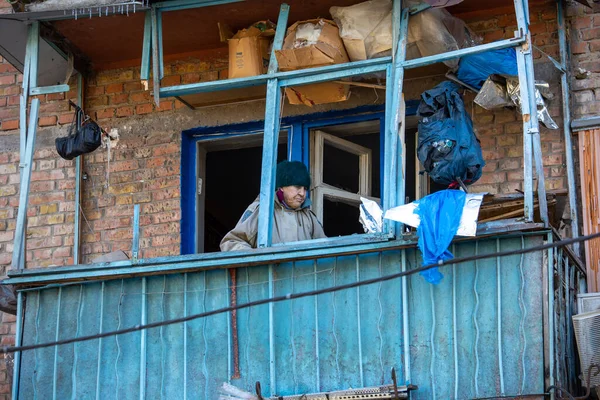 Kyjev Ukrajina Března 2022 Civilisté Svých Zničených Bytech Ostřelování Ruského — Stock fotografie