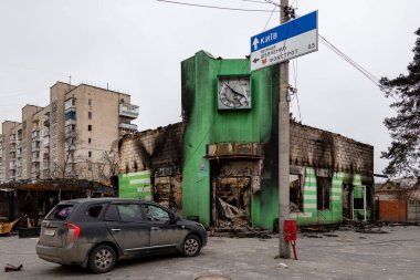 Irpenl, Ukrayna - 6 Nisan 2022: Bombalama ve Rus ordusunun işgalinden sonra şehir