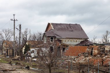 Chernihiv, Ukrayna - 6 Nisan 2022: Rus ordusu tarafından bombalandıktan ve işgalden sonra şehir