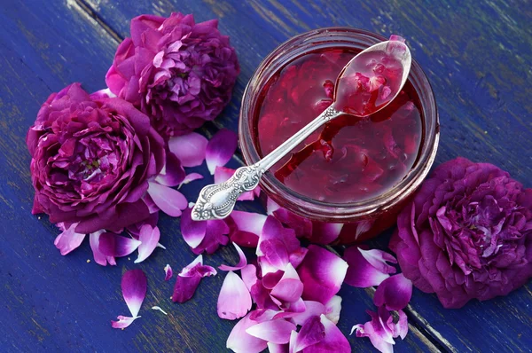 Rose petal jam Варенье из лепестков роз — Zdjęcie stockowe