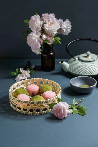 Mochi Postre Japonés Con Matcha Verde Polvo Cereza Ceremonia Del —  Fotos de Stock