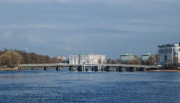Krestovskiy ve Elagin adaları arasındaki yaya köprüsü — Stok fotoğraf