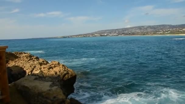 Het Geluid Van Golven Die Neerstorten Tegen Rotsen Middellandse Zee — Stockvideo