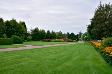 Show gardens, grass garden, summer garden, flower pots, gazebos, pond, flowers, molded plants.