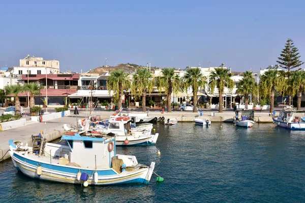 希腊科斯岛卡尔达梅纳港口的海面上夏季假日的景色 — 图库照片