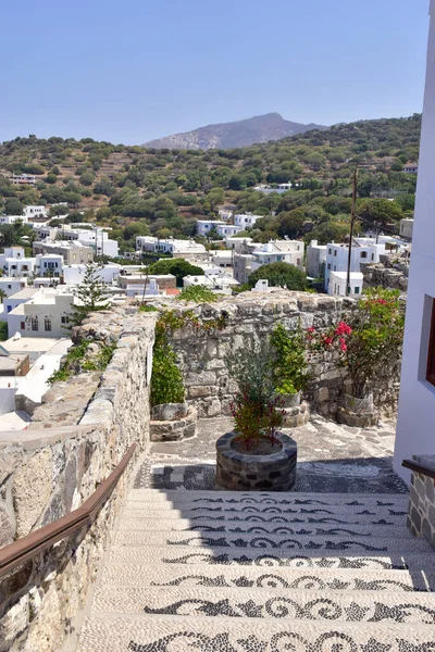 Белые Дома Голубыми Ставнями Балконы Традиционная Греческая Деревня Мандраки Острове — стоковое фото
