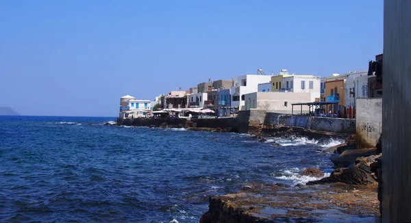 有蓝色百叶窗 希腊传统村庄Mandraki的白宫位于尼斯洛斯岛上 — 图库照片