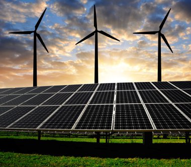 Güneş enerjisi panelleri ile rüzgar türbinleri