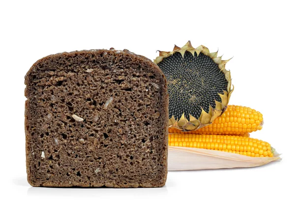 Pão de trigo inteiro com milho e girassol — Fotografia de Stock