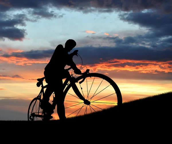 Silhouette of the cyclist — Stock Photo, Image