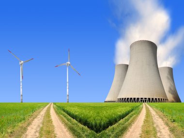 nükleer enerji santrali ve rüzgar türbinleri