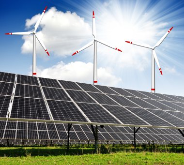 Güneş enerjisi panelleri ve rüzgar türbini