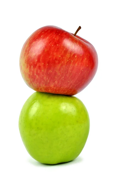Красное и зеленое яблоко — стоковое фото