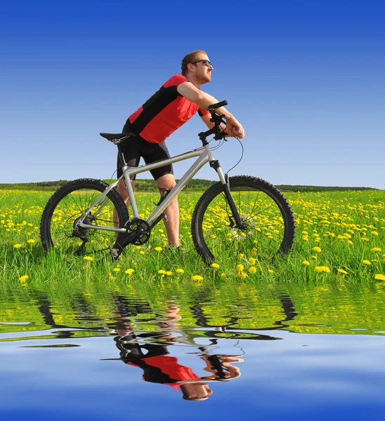 Rowerzysta z rowerów górskich — Zdjęcie stockowe