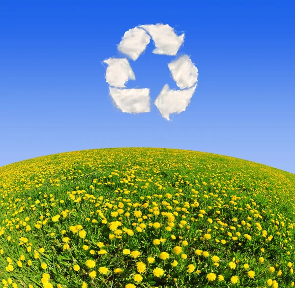Recycling symbol from clouds — Stock Photo, Image
