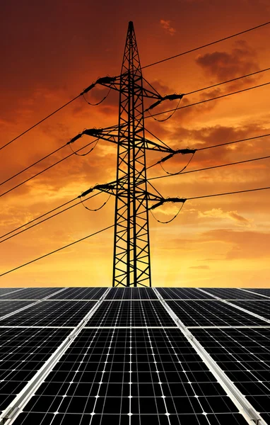 Zonne-energie panelen met lijn van de macht — Stockfoto
