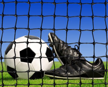 Futbol topu ve ayakkabısı