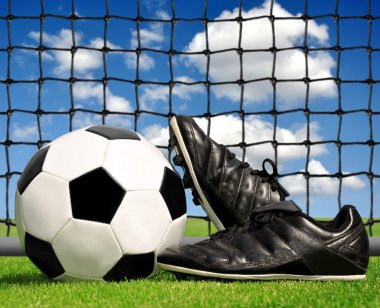 Futbol topu ve ayakkabısı