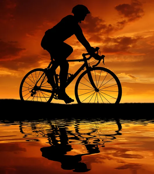 Silhouette of the cyclist — Stock Photo, Image