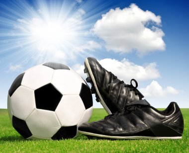 Futbol topu ve ayakkabısı