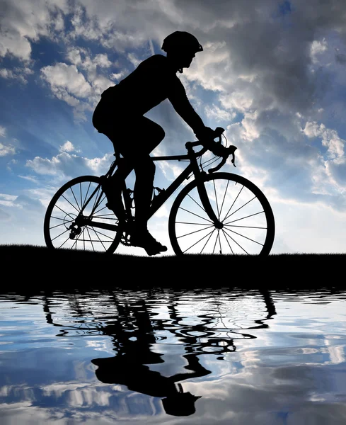 Silueta del ciclista — Foto de Stock