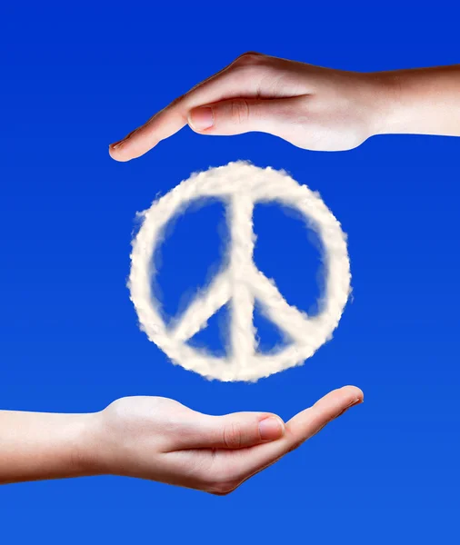 Peace symbol from clouds — Stock Photo, Image