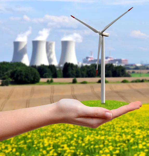 Turbina eólica en mano — Foto de Stock