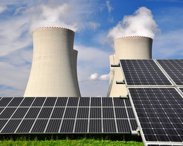 Солнечные батареи перед АЭС
