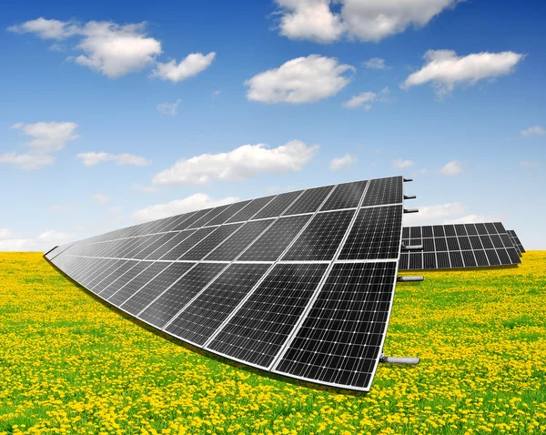 Solární panely na Pampeliška pole — Stock fotografie