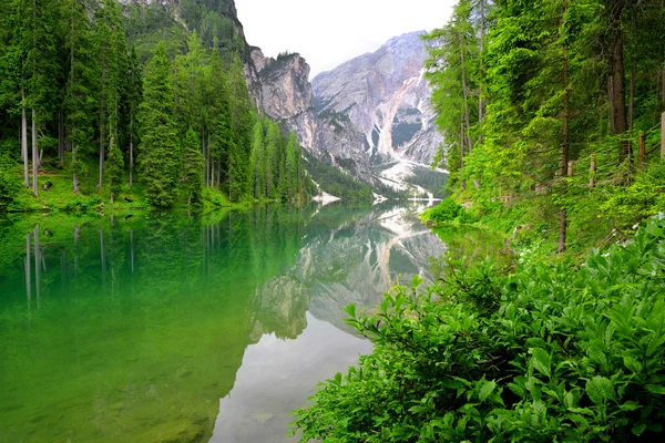 Lago di braies — Foto de Stock