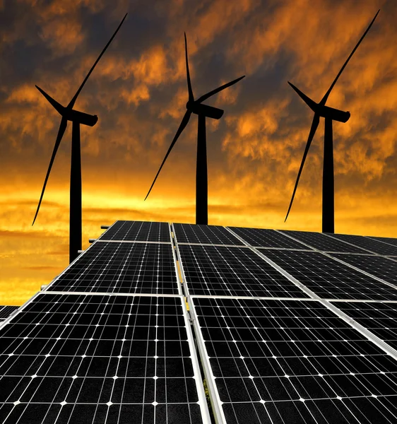 Paneles de energía solar con turbinas eólicas —  Fotos de Stock