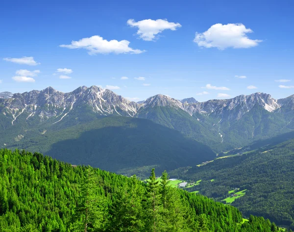 Bellissimo paesaggio montano — Foto Stock