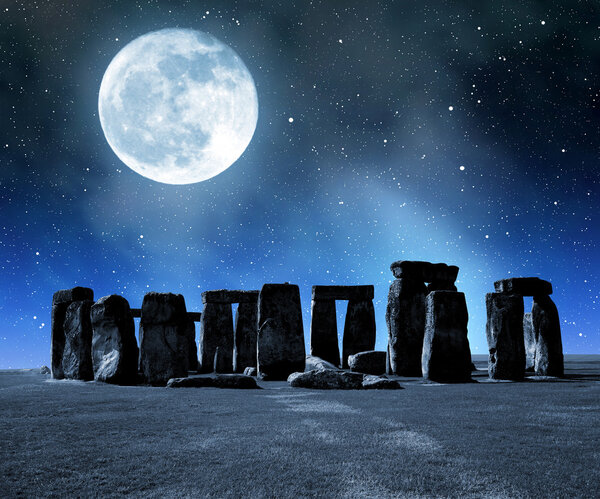 Historical monument Stonehenge in night