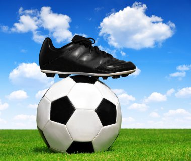 Futbol topu ve ayakkabısı
