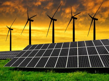 Güneş enerjisi panelleri ile rüzgar türbinleri