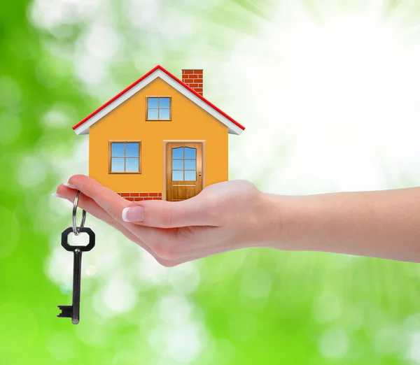 The house with key in hand — Stock Photo, Image