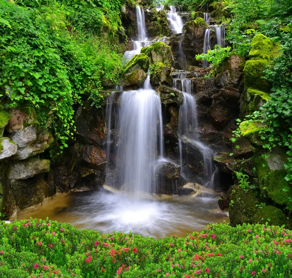 Bela cachoeira — Fotografia de Stock