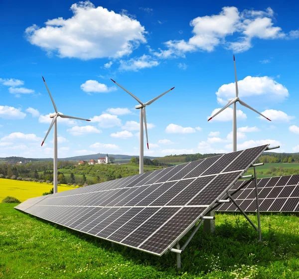 Paneles de energía solar con turbinas eólicas —  Fotos de Stock