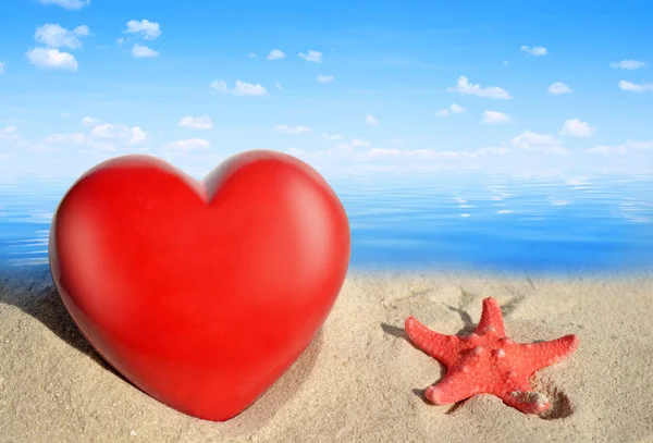 Starfish with heart — Stock Photo, Image