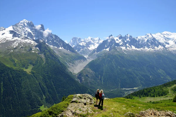 Туристы Природного Заповедника Эгильес Руж Грайанские Альпы Франция Европа — стоковое фото