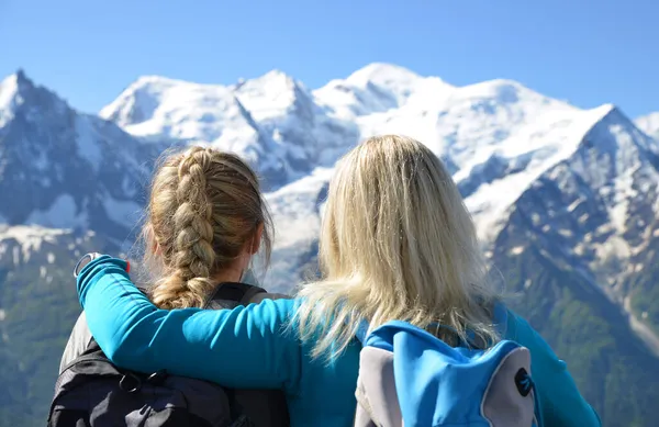 Caminantes Mirando Mont Blanc Desde Cumbre Brevent Alpes Franceses Chamonix —  Fotos de Stock