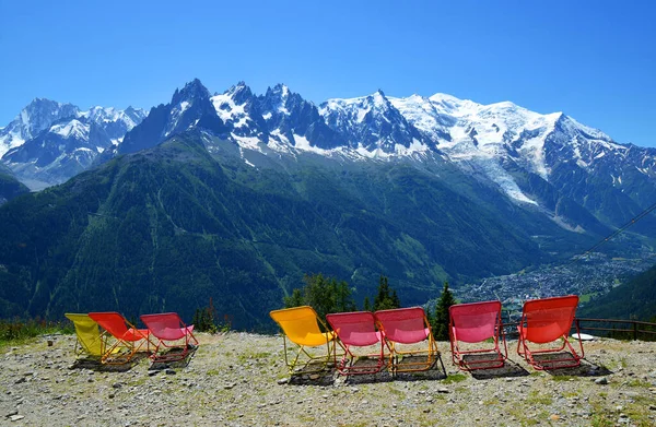 在阳光明媚的日子里 别致的风景与勃朗峰相映成趣 Aiguilles Rouges自然保护区 Graian Alps France Europe — 图库照片