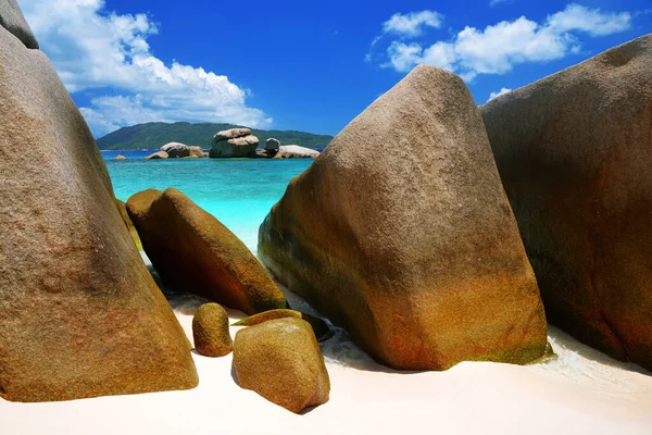 Spiaggia Tropicale Con Grandi Massi Granito Sull Isola Coco Oceano — Foto Stock