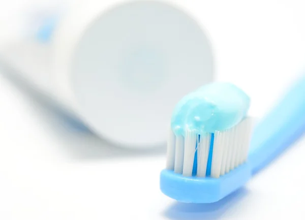 Toothbrush and toothpaste — Stock Photo, Image