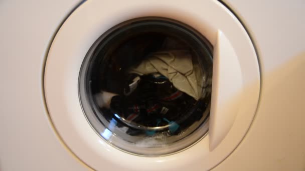 Çamaşır makinesi. — Stok video