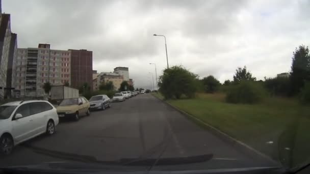 Rijden de straat in Praag, Tsjechië. — Stockvideo