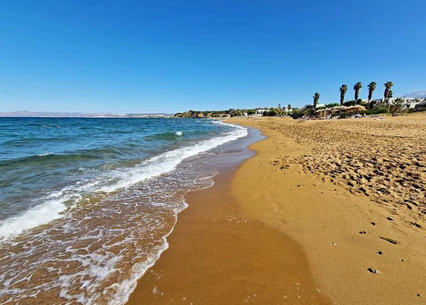 Krásná Písčitá Pláž Stalos Křišťálově Čistým Mořem Prefektuře Chania Kréta — Stock fotografie