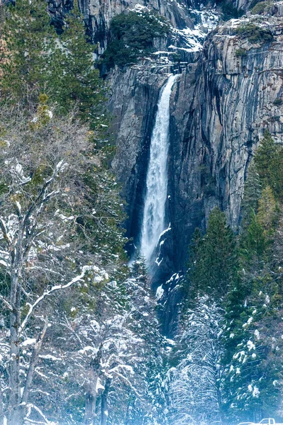Yosemitský spadá v zimě — Stock fotografie