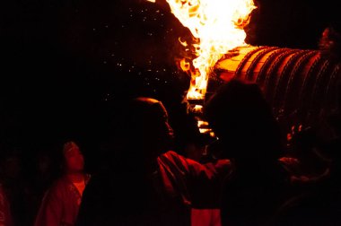Itsukushima Tapınağında Çin Ateşi Festivali