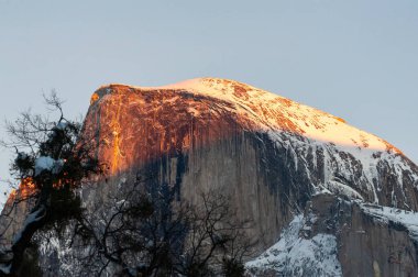 Yosemite 'deki son güneş ışığı